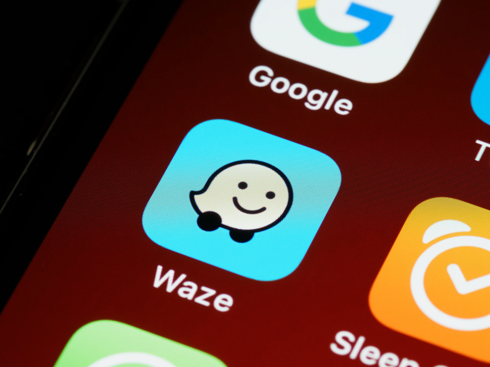 Téléchargement d'une application sur mobile, illustrant le classement sur les stores
